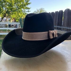 Black western felt hat